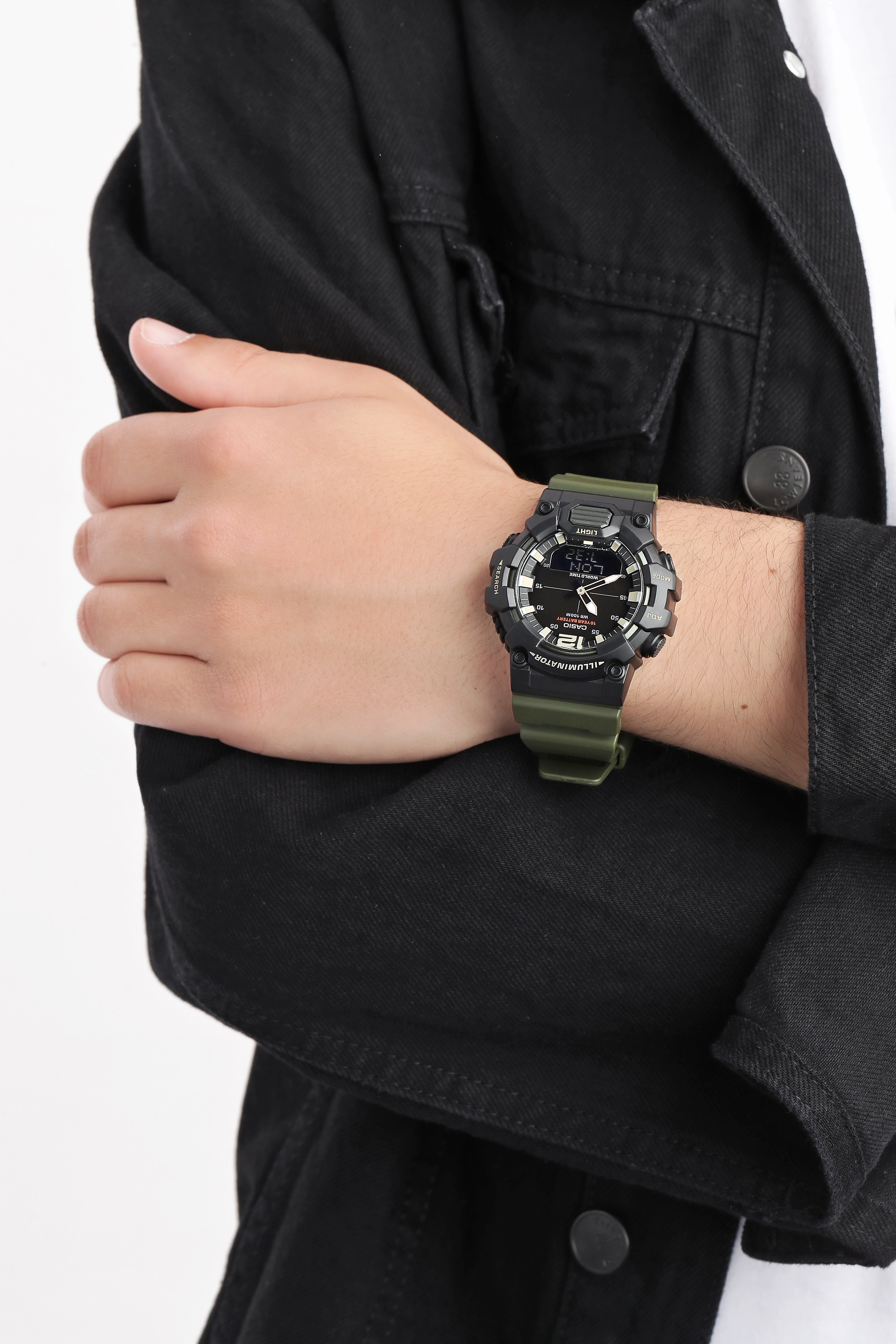 Quartz Wristwatch / HDC-700-3AVDF
