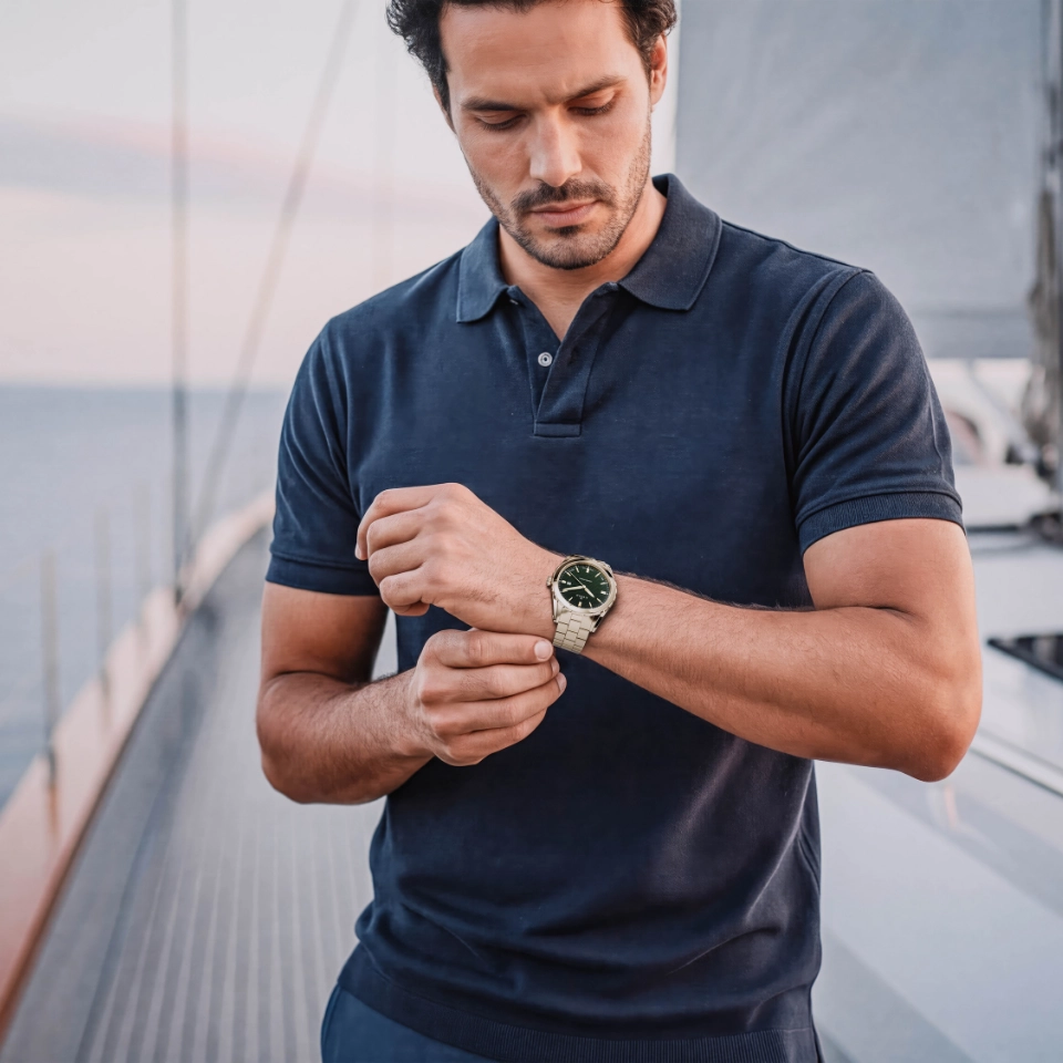 Quartz Wristwatch / 53102 37JM VID
