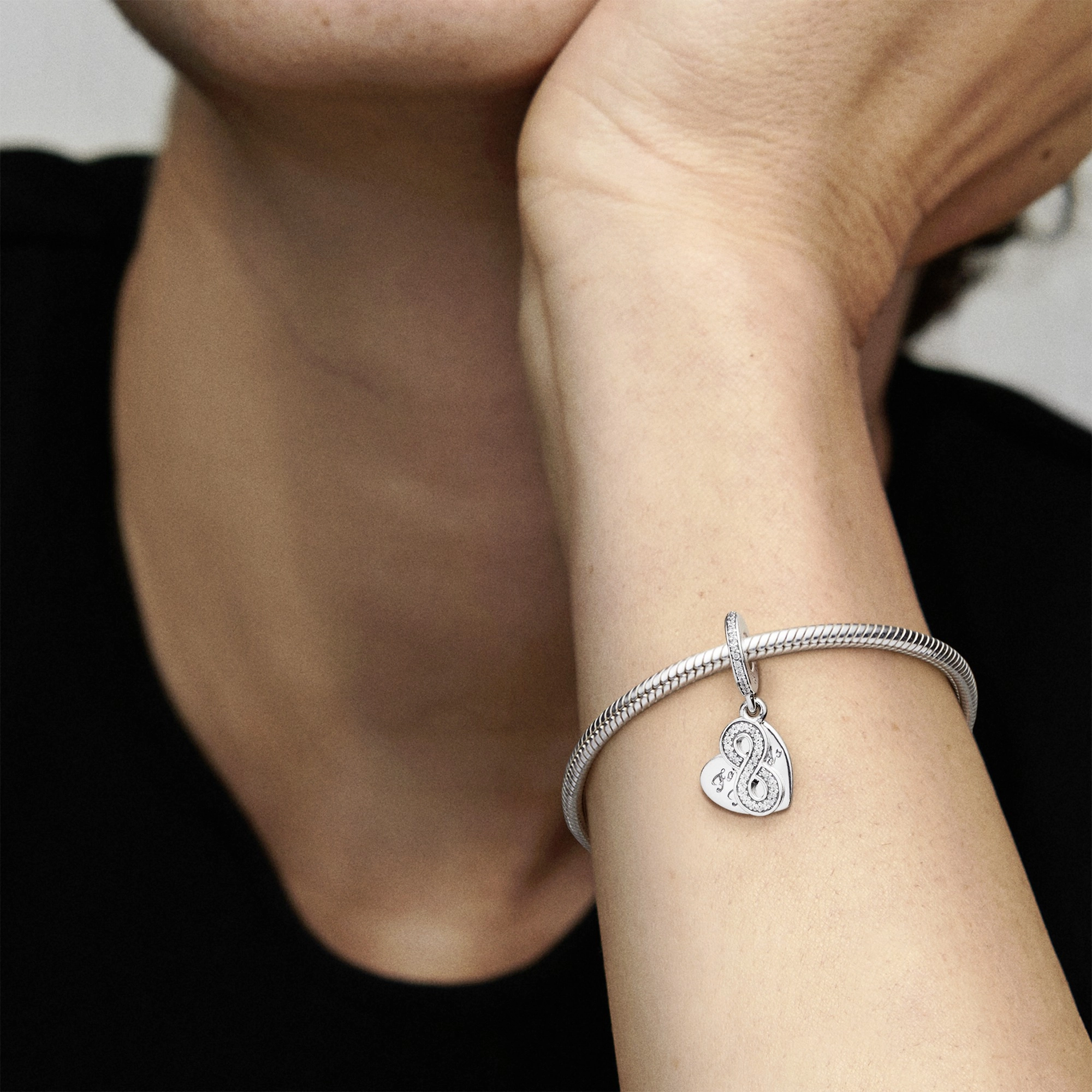PANDORA Moments Charm / 791948CZ