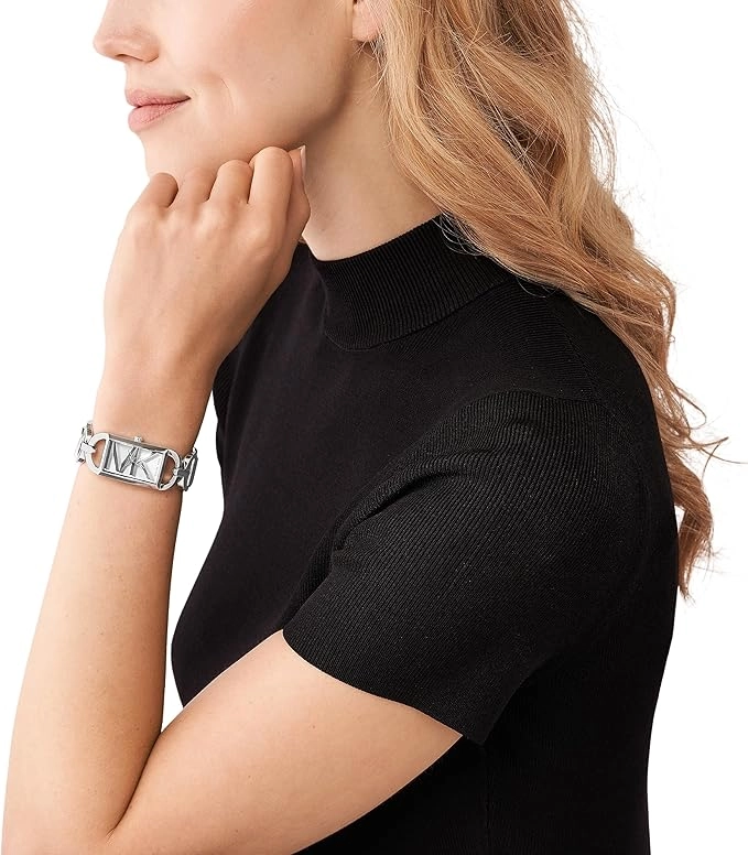 Quartz Wristwatch / MK7407