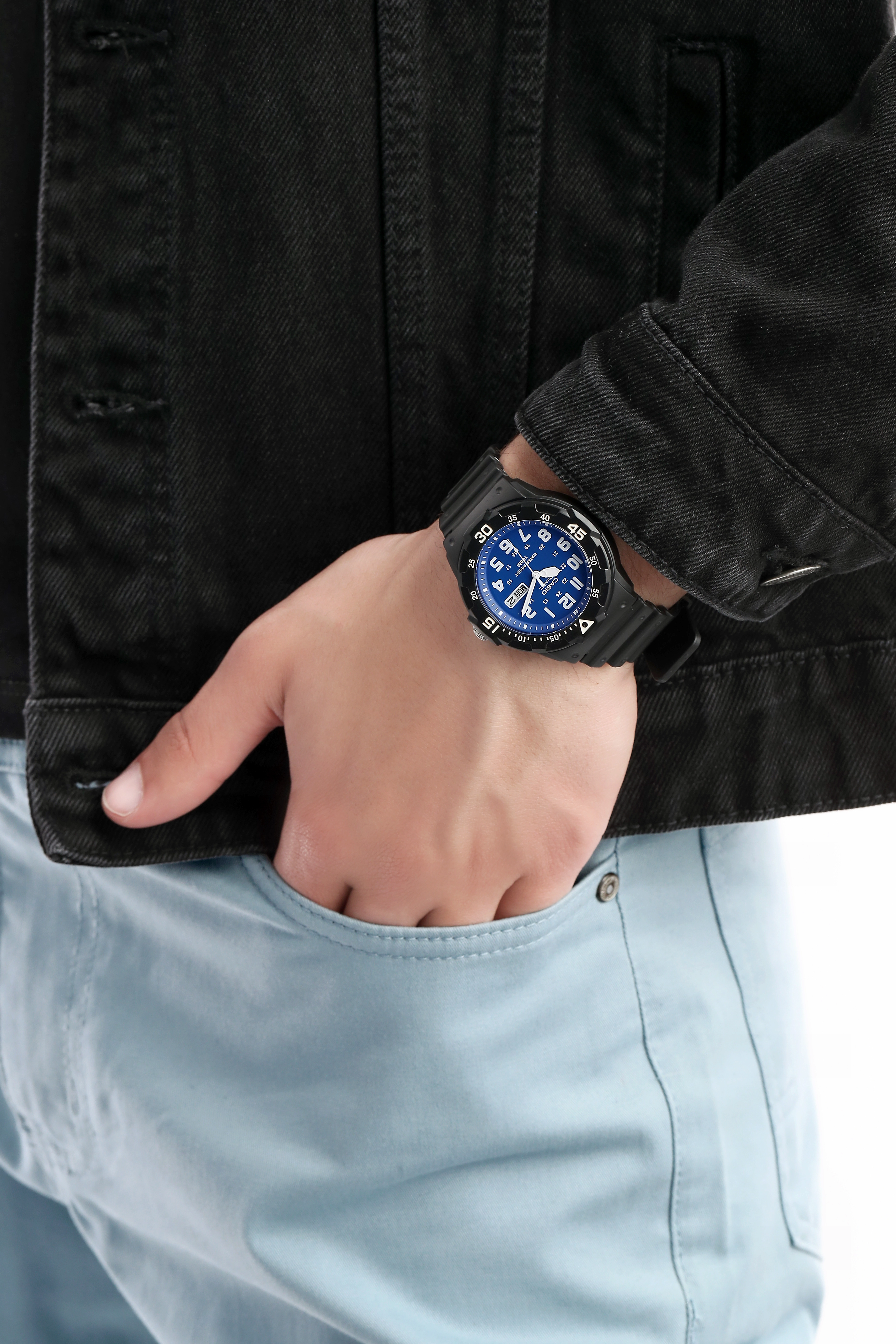 Quartz Wristwatch / MRW-200H-2B2VDF