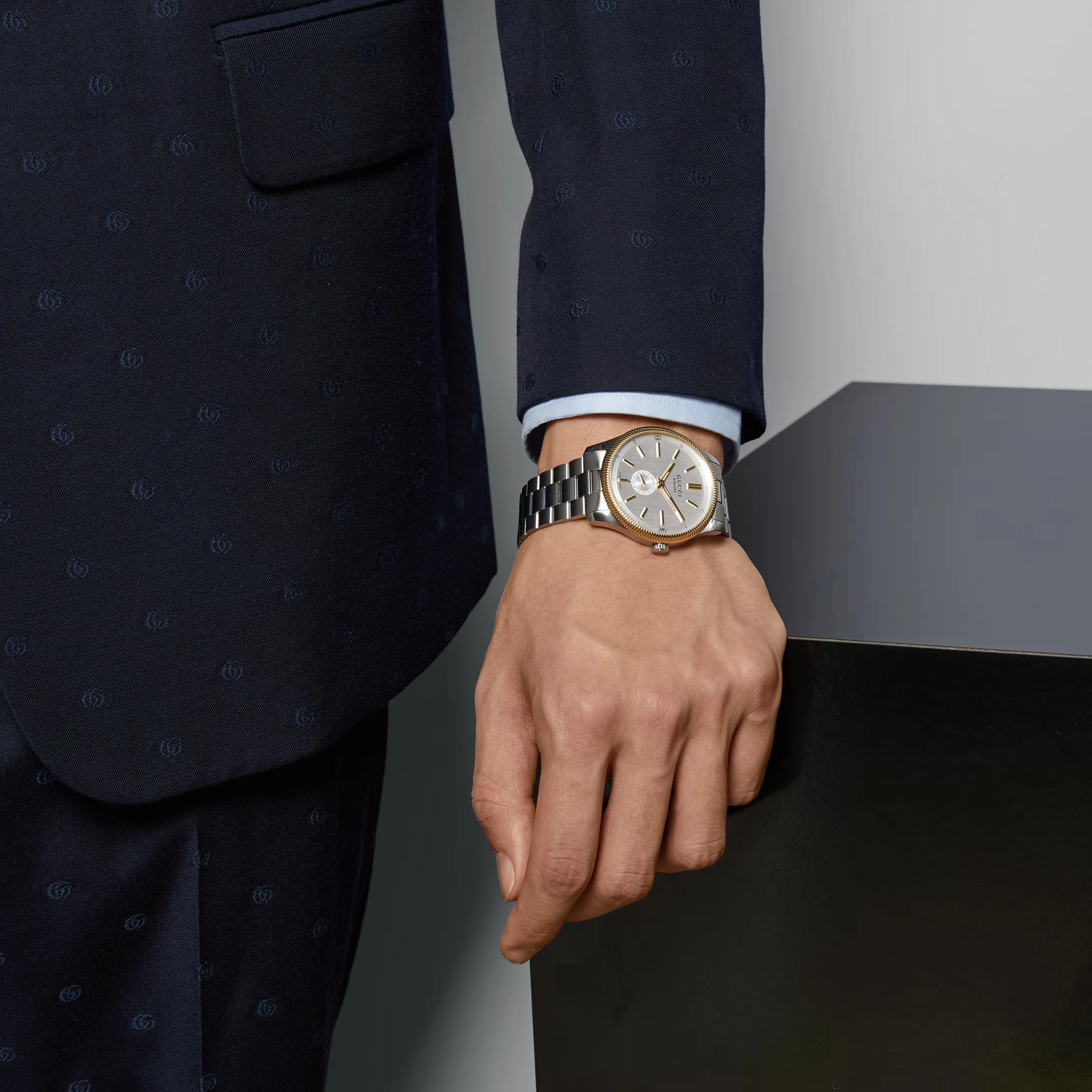 Gucci Automatic Watch Men / YA126390 Switzerland
