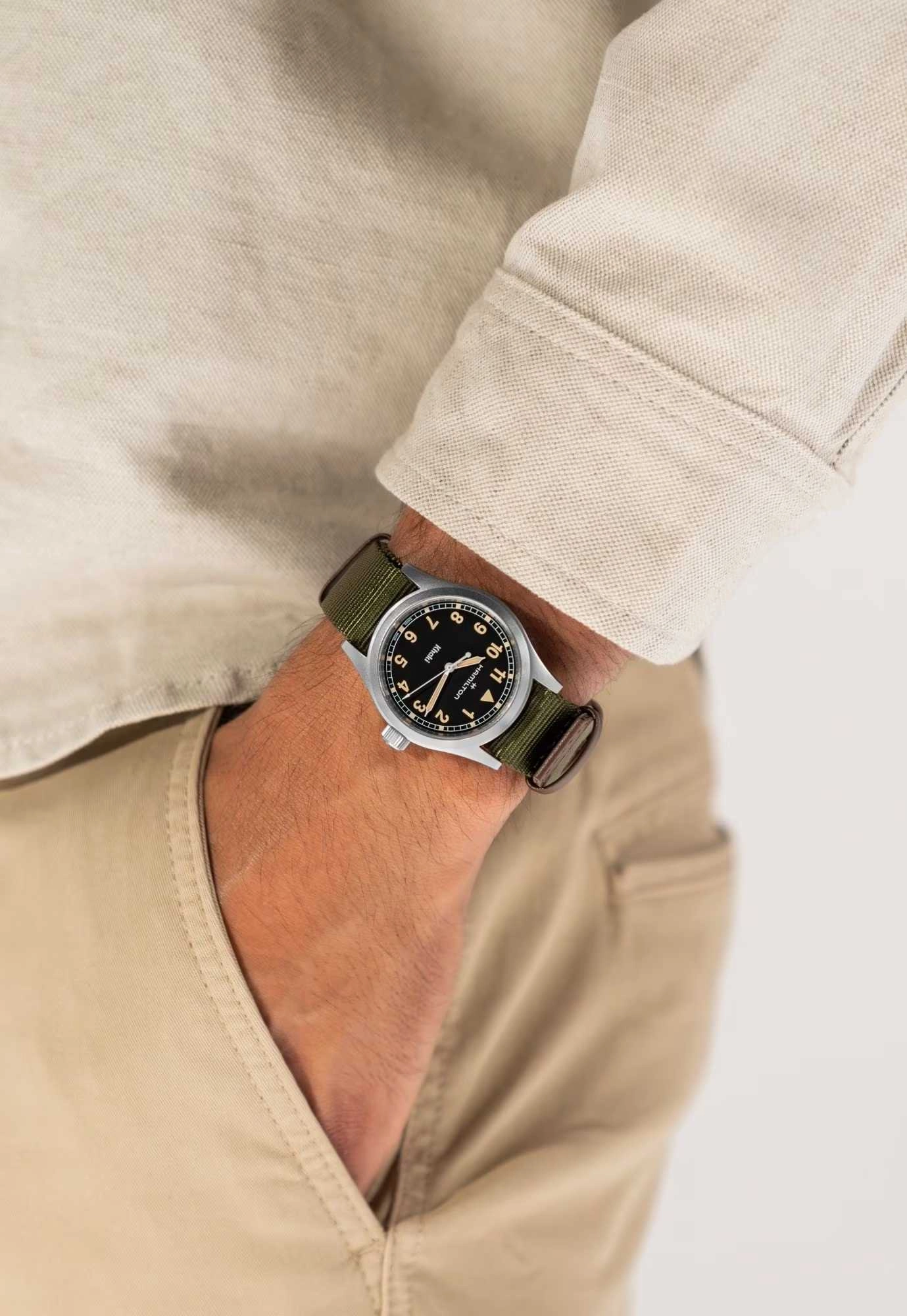 Quartz Wristwatch / H69401930