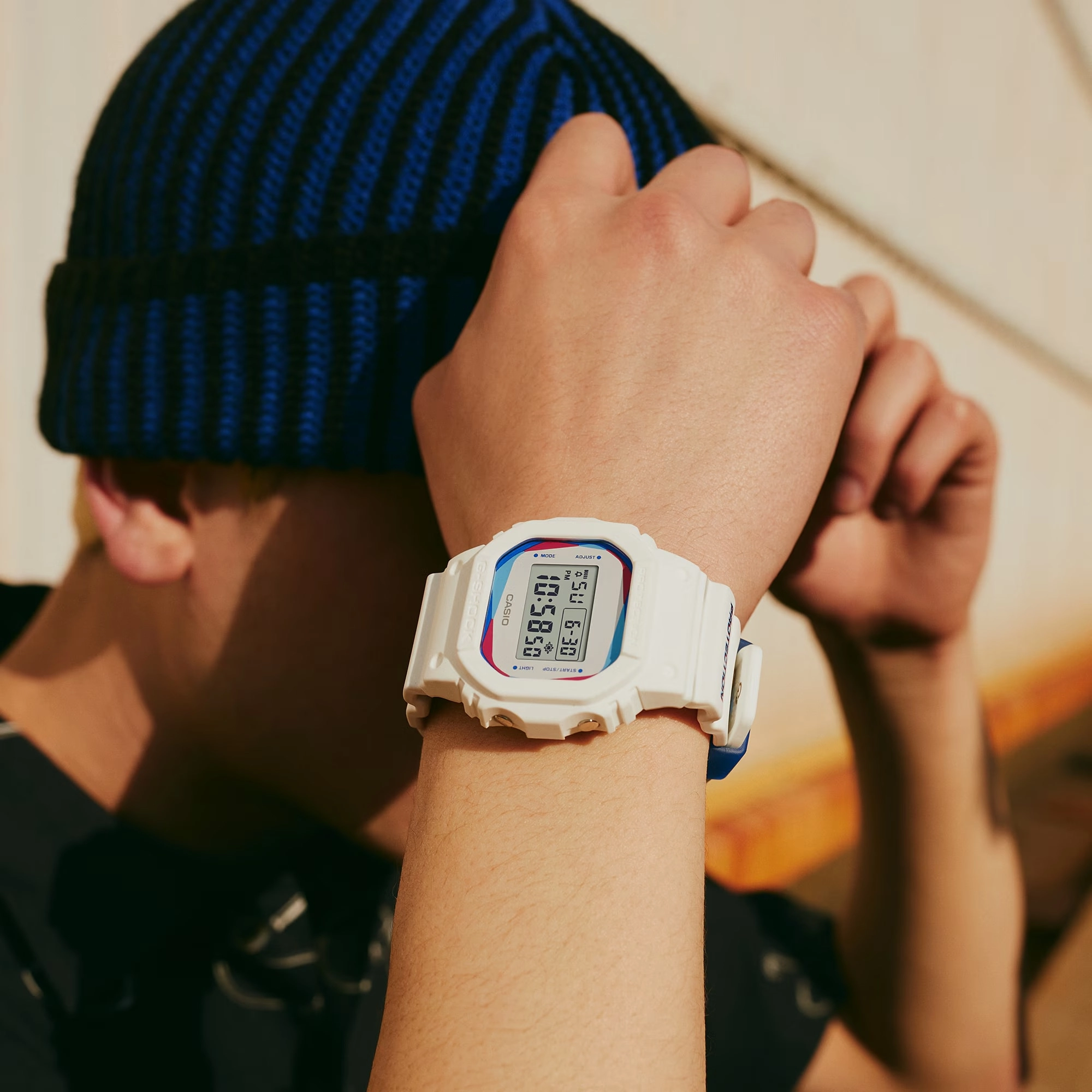 Quartz Wristwatch / DWE-5600PR-2DR