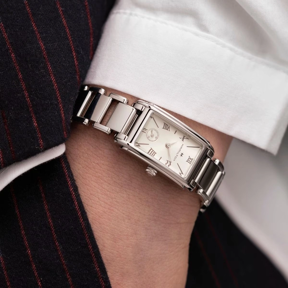 Quartz Wristwatch / H11221114