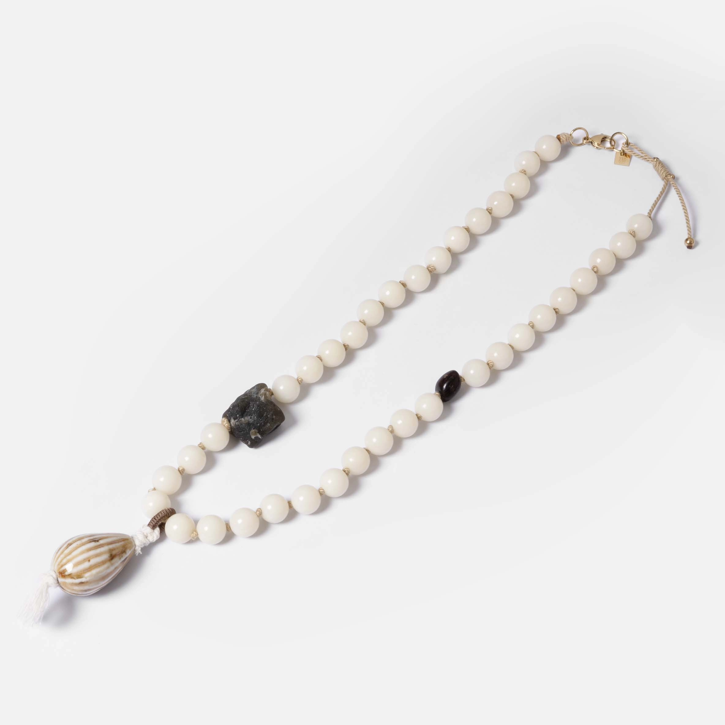 Zag Bijoux Ceramic Necklace / SNL23222-01WHT