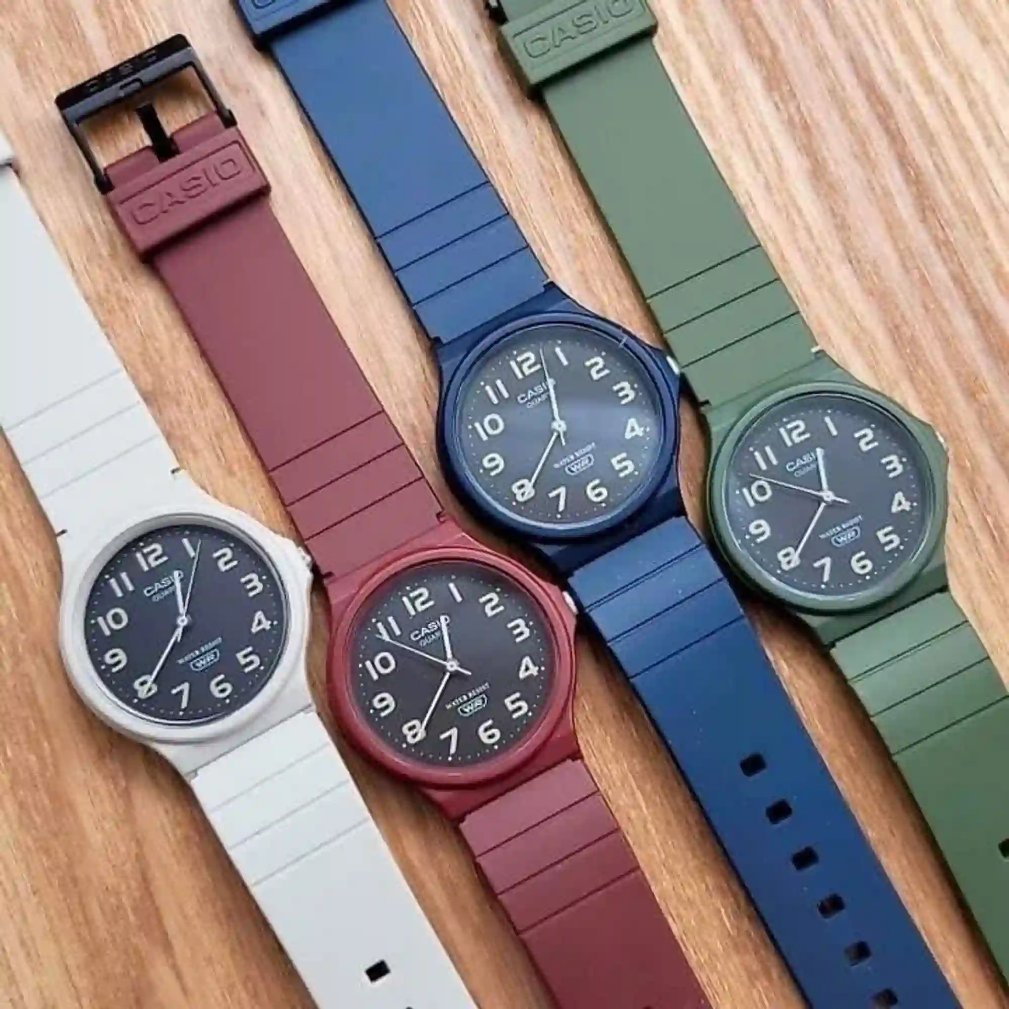 Quartz Wristwatch/MQ-24UC-2BDF