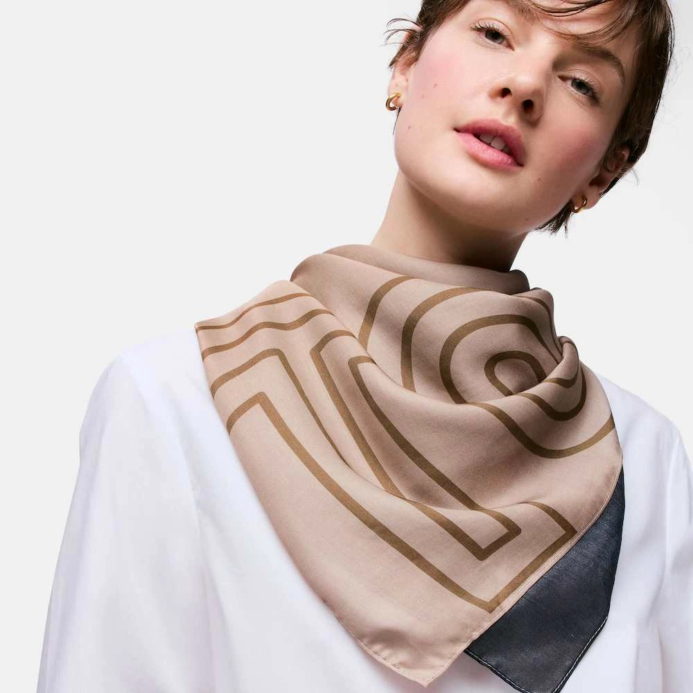Scarf / 2002381851