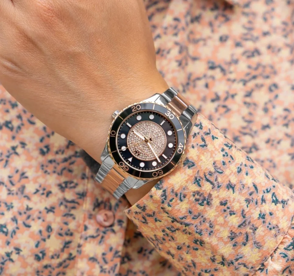 Quartz Wristwatch / MK6960