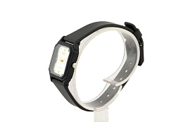 Quartz Wristwatch / LQ-142E-7ADF