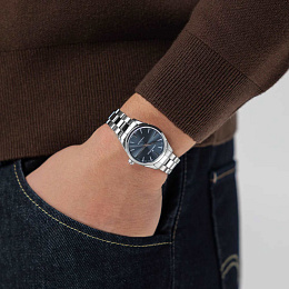 Quartz Wristwatch / H32301141