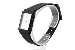 Quartz Wristwatch / MQ-38-7ADF