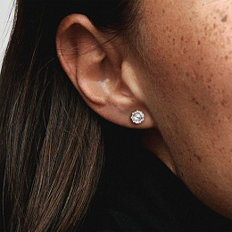 Crown sterling silver stud earrings with clearcubi