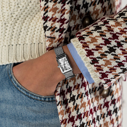 Quartz Wristwatch / H11221150