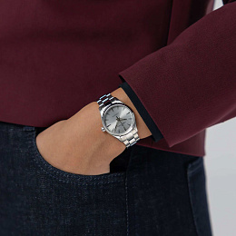 Quartz Wristwatch / H32301181