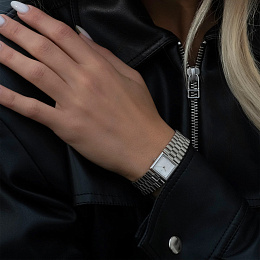 Quartz Wristwatch / CatSSan