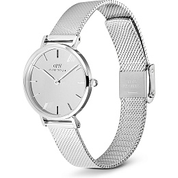 Quartz Wristwatch / DW00100796